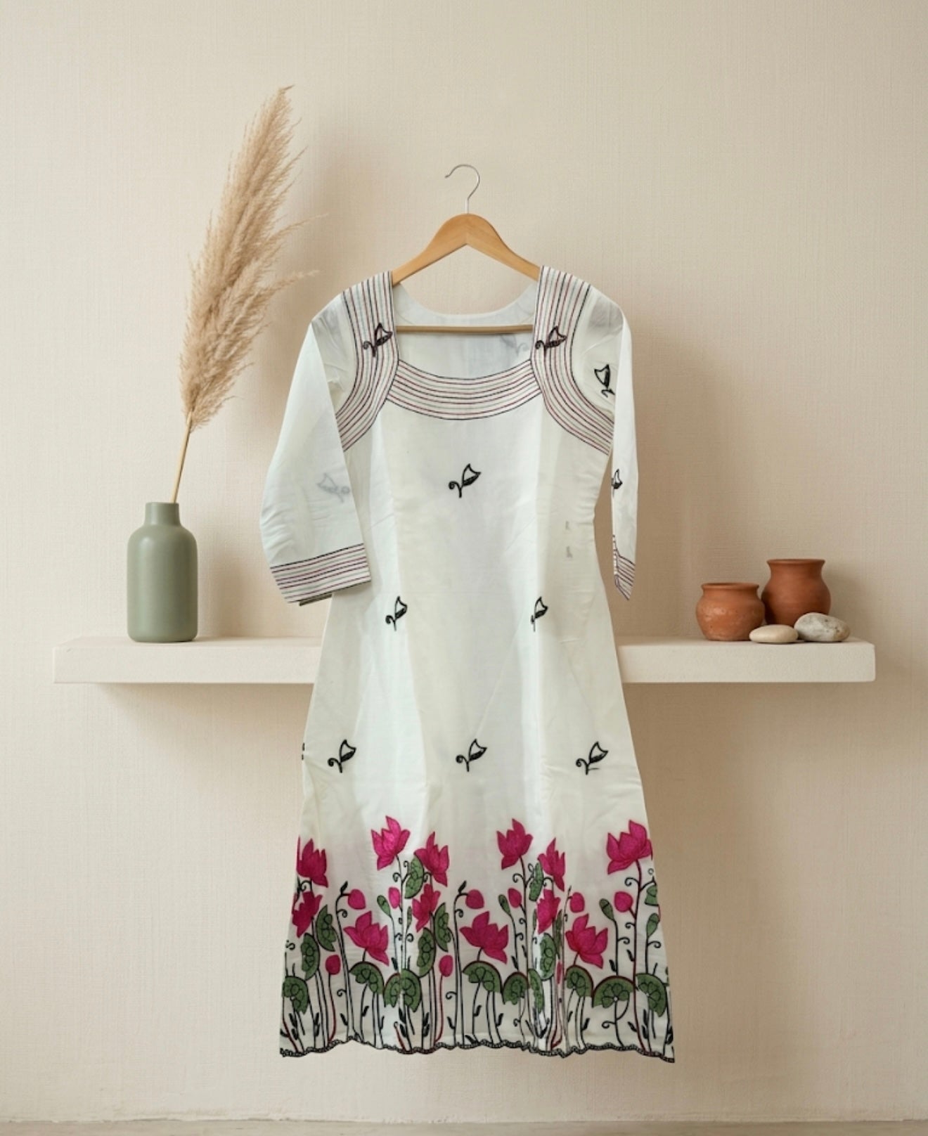 White Embroidered Lotus Kurta